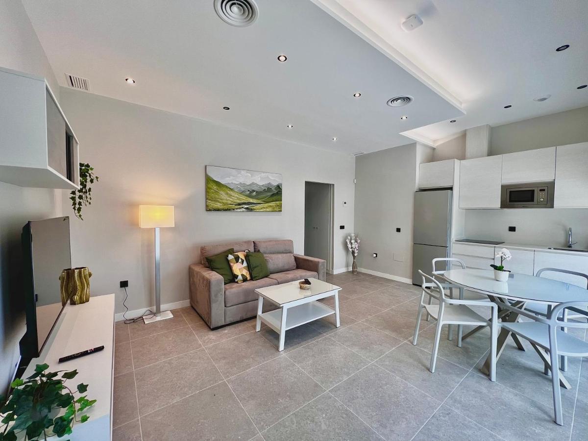 Apartamentos Turisticos Playa Marinsa Торе дел Мар Екстериор снимка