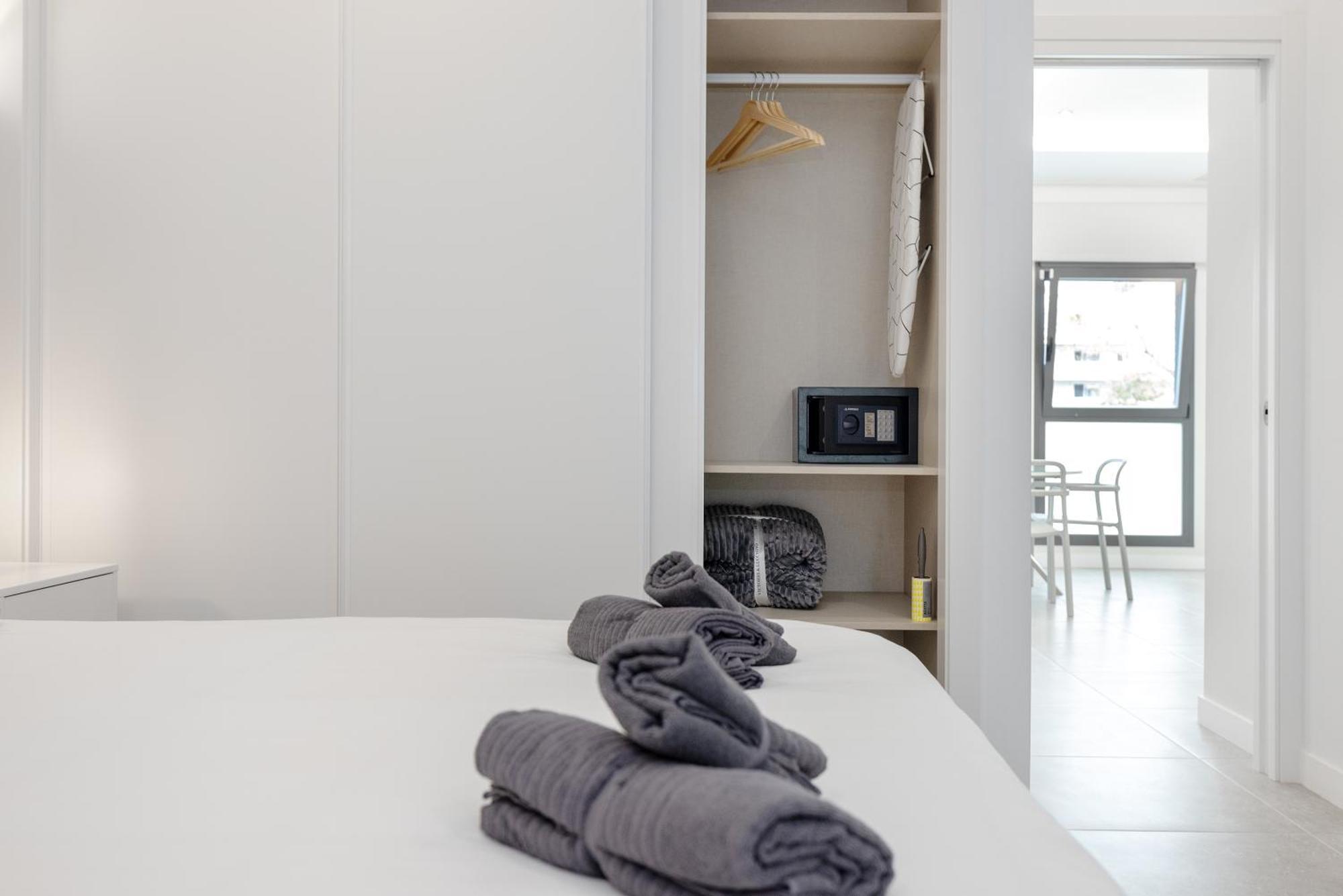 Apartamentos Turisticos Playa Marinsa Торе дел Мар Екстериор снимка